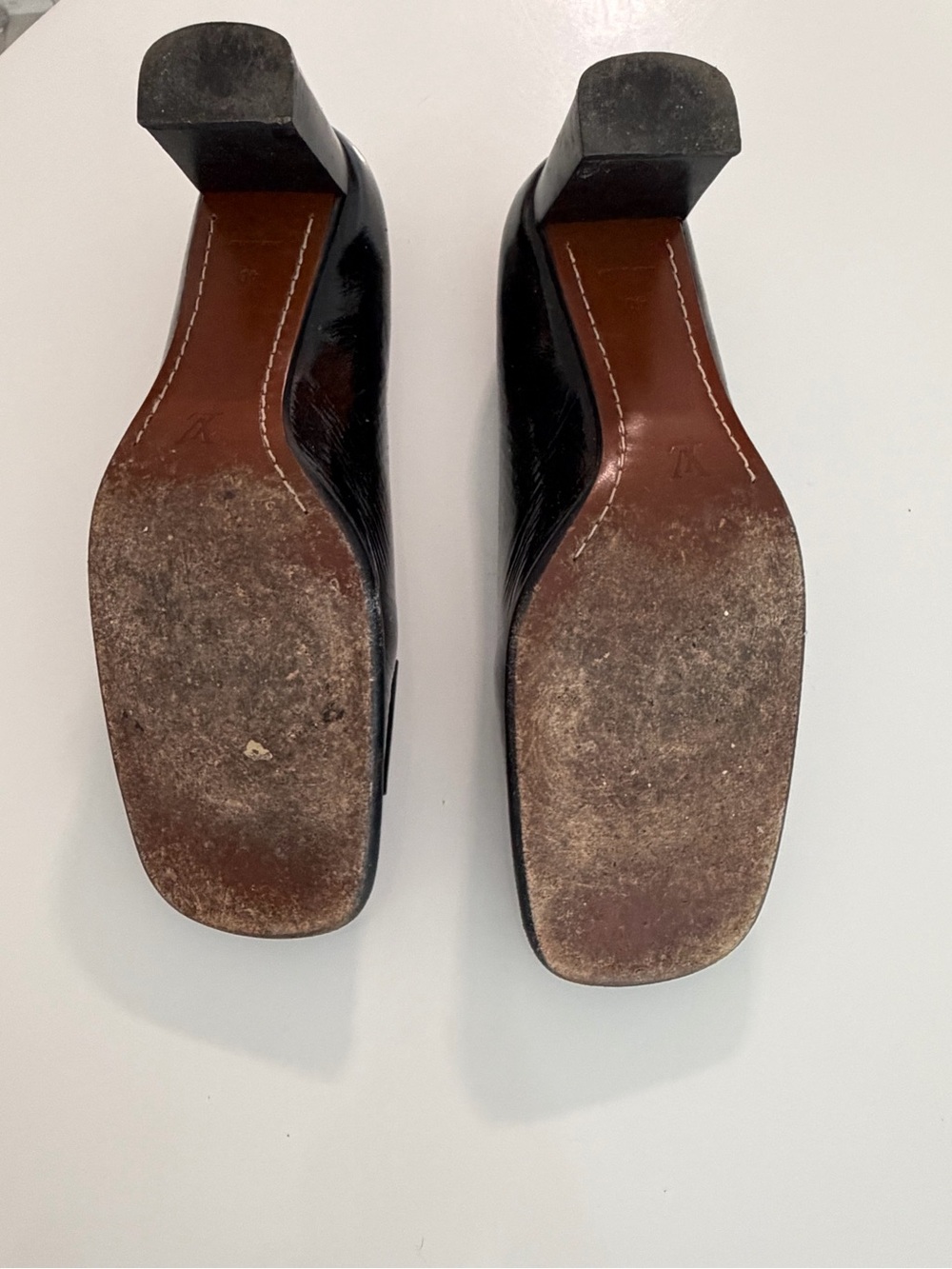 Louis Vuitton Black Patent Leather Bow Flats - Picture 4 of 4
